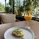Avenue Hotel 4*