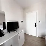 Avenue 4*