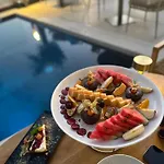 Avenue 4* 사밀