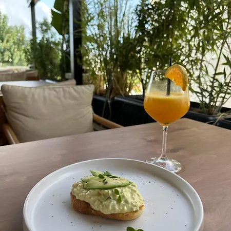 Avenue Hotel 4*