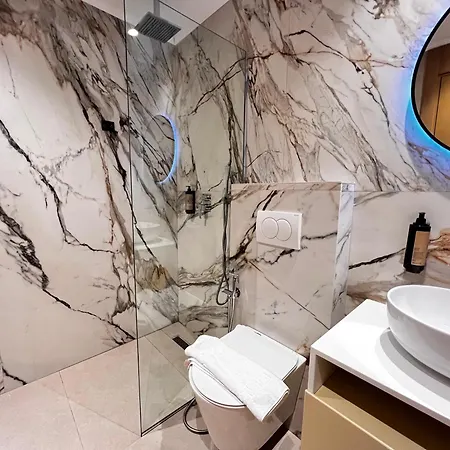 Avenue Hotel 4*